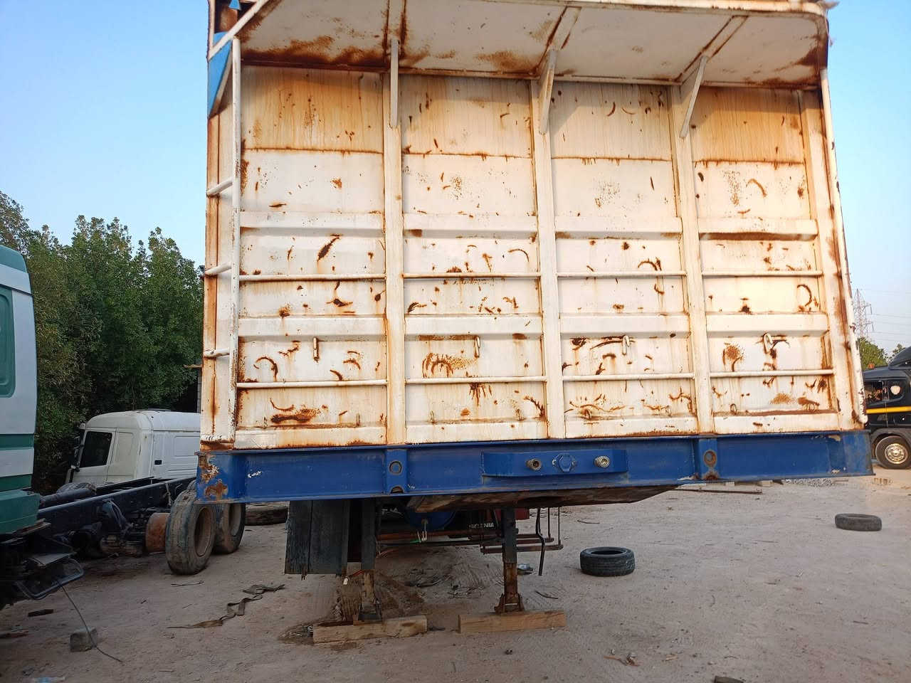 من رخصه لادمن عربانه حداديه شاصي 16 مجموعه براد 16الماني اجناب لارتفاع 185  دناكير 14 الماني عربانه مكفوله من  طول للطول صناديق مطبخ ثلاجه جاهزه بريك   كامله مكمله لاتصال ***********
