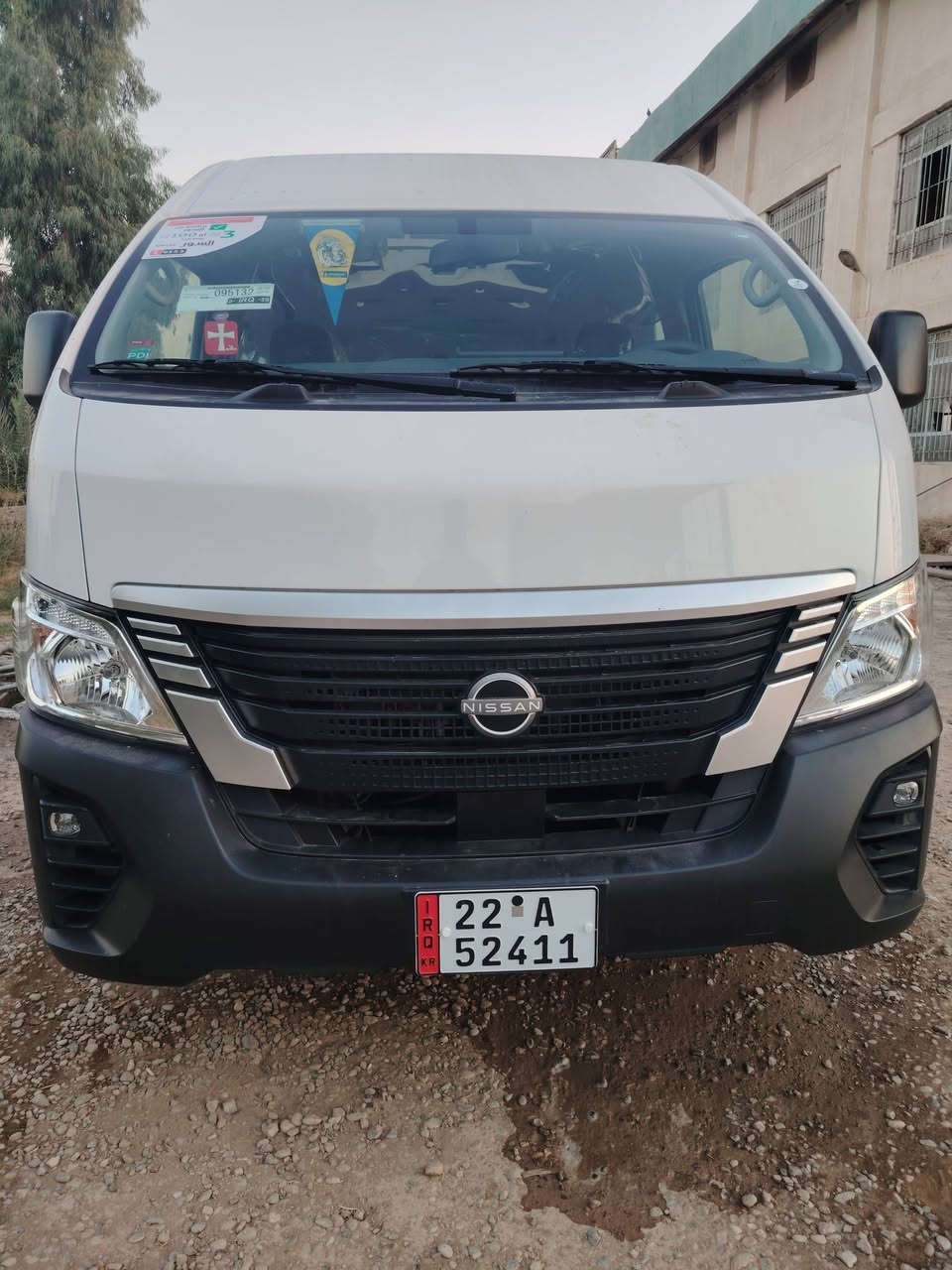 سلام عليكم نيسان يورفان  2024 ماشيه ٢٣ كيلو متر  دوشمه عامه سياره جاهزه  الاستفسار ع ***********
