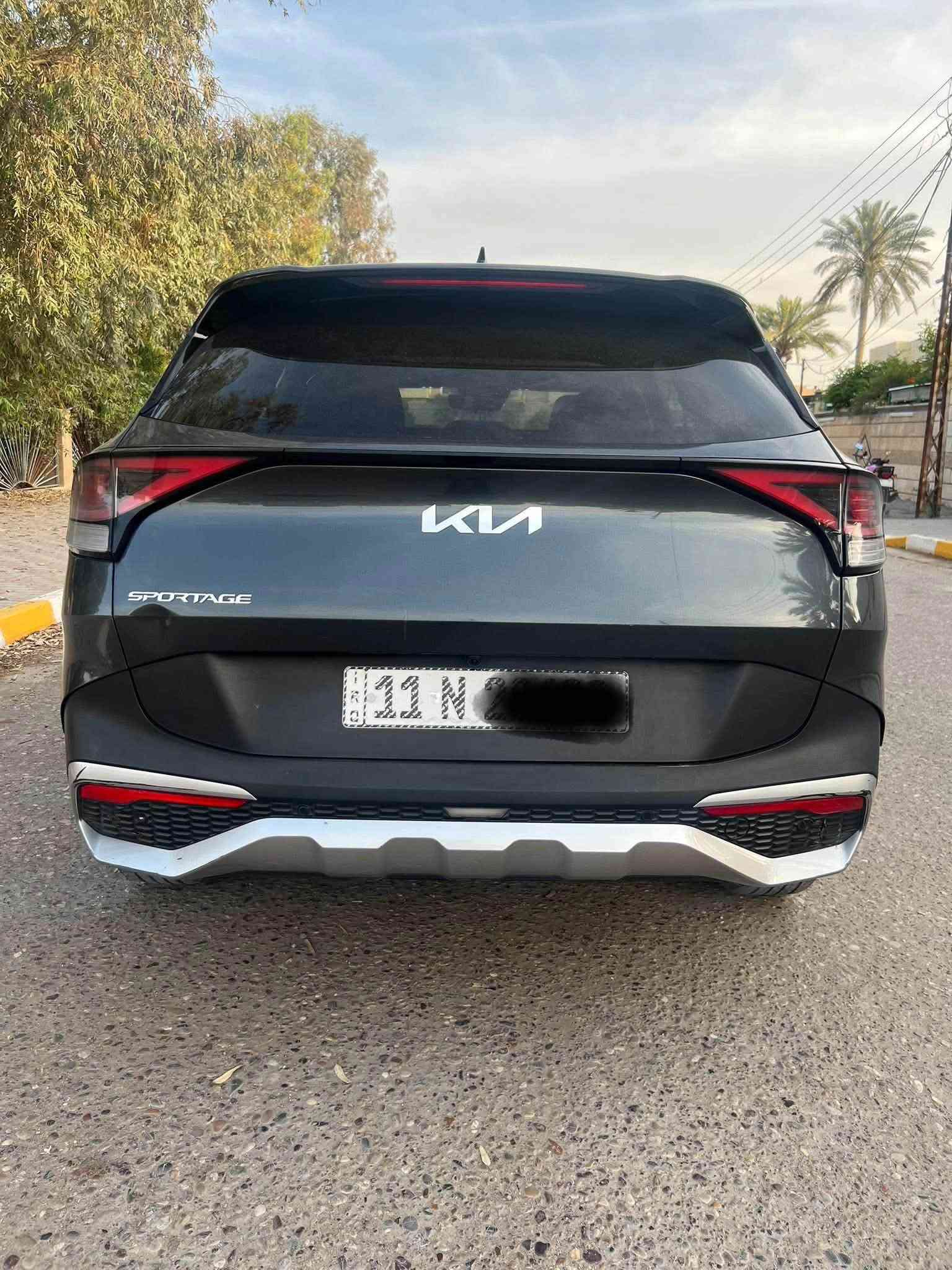 السلام عليكم
للبيع كيه سبورتج موديل 2023 الشكل الجديد ماشيه 57 الف بيه صبغ جاملغ امامي + باب امامي شرط بدون دواخل شواصي ولغد مكفولات شرط شاشه دجيتل هندبريك شاشه وكامره دواره 
مكينه + كير اوتو شرط + تبريد ثلج + تدفئه 
تخم تاير + صدر امامي وخلفي شرط  
صور الضرر + السونار مرفق مع المنشور 
رقم بغداد الدولي الجديد يعني شرط التحويل 
هزه جديده + سنويه جديده 
السعر 167  وبيه مجال للشراي 
الاستفسار ***********
