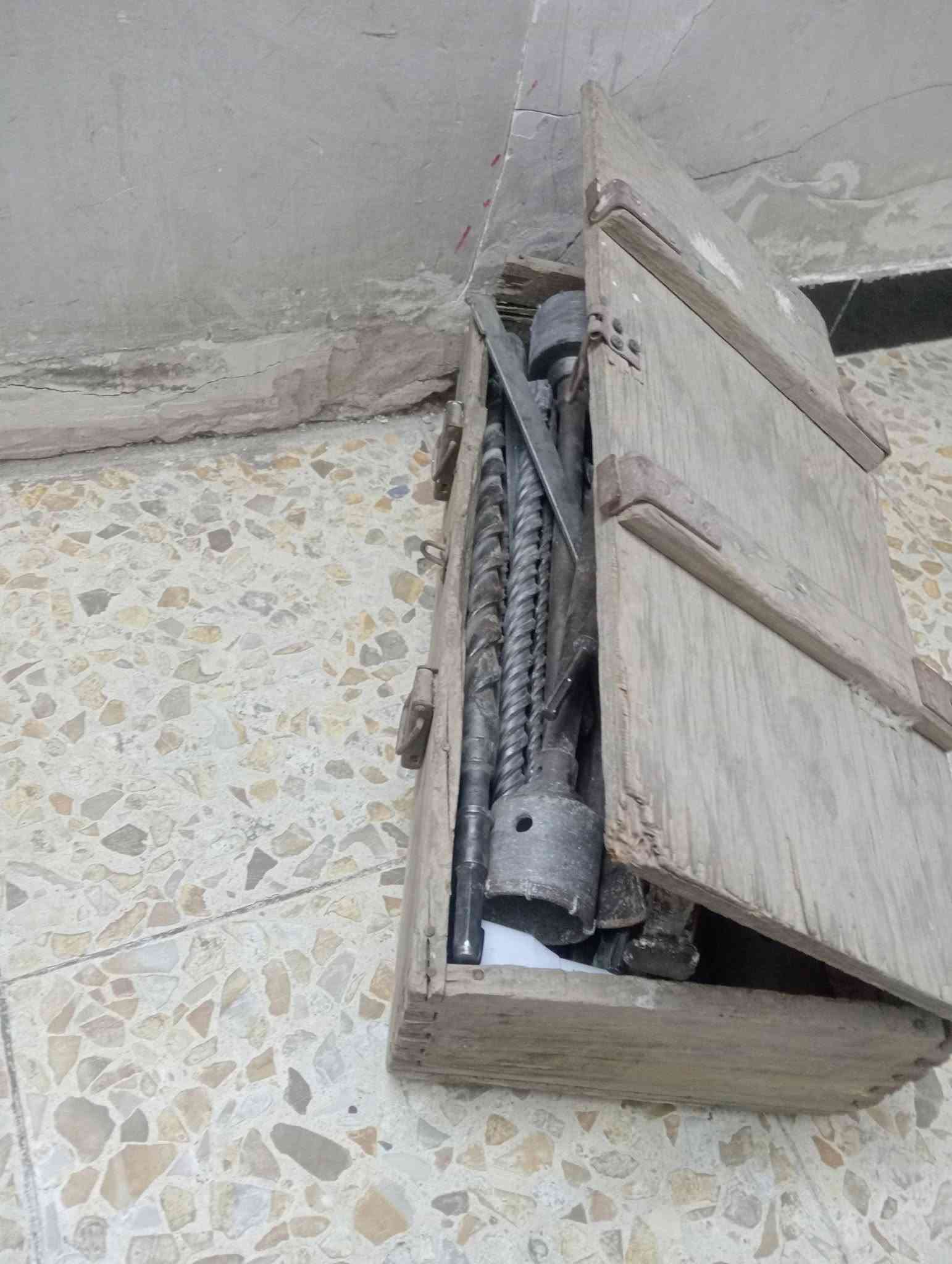 السلام عليكم 
شلعه براين ادريلات انواع الدريلات المختلفه 
كبير وصغير الاحجام مع قلم واهيام 
البيع شلعه 
مكاني بغداد الحبيبيه 
واتساب 
***********
