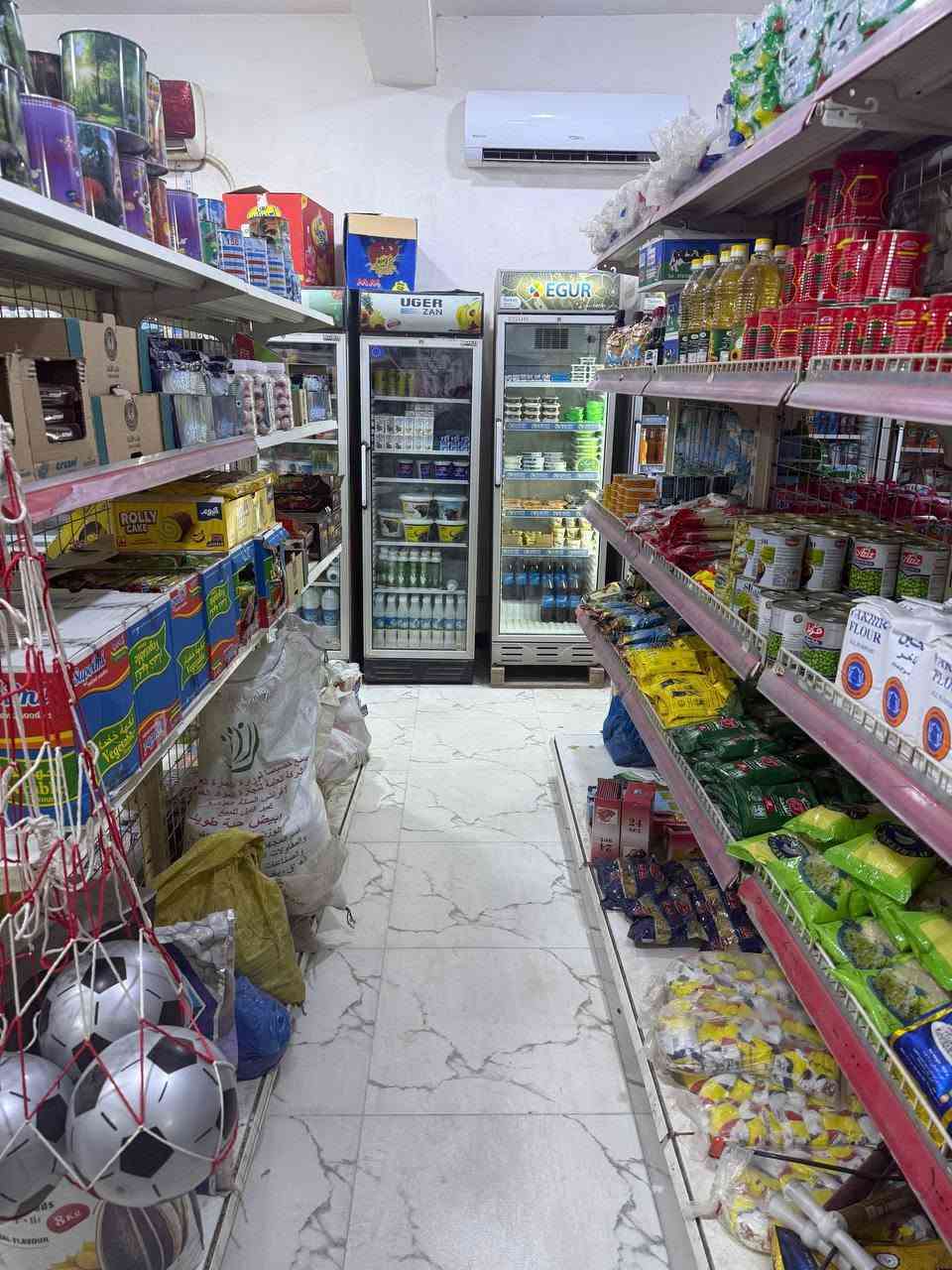 محل غذائيه للبيع ناصرية شارع المشايه حي الامير البيع عدم التفرغ للتواصل واتساب
***********
