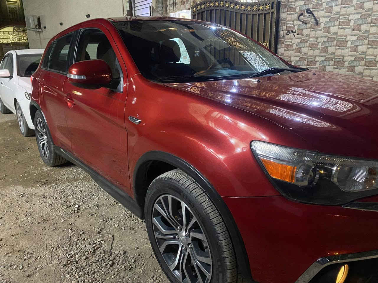 السلام عليكم
مسيوبيشي اوتلاندر سبورت (Outlander Sport) 2018

محرك 2000 

كشنات مخمل 

تحكم مقود جهتين 

ويل  مع اطارات جديده 

شاشة بلادية بلوتوث

ماشية 52 الف 

رقم بغداد بأسمي 

حادثها قطعه وحده ( جاملغ يمين فقط بدون دواخل ) 

مكاني الكاظمية 

***********

السعر 120 وبيها مجال 

سياره نظيفه كلش بمعنى الكلمه
