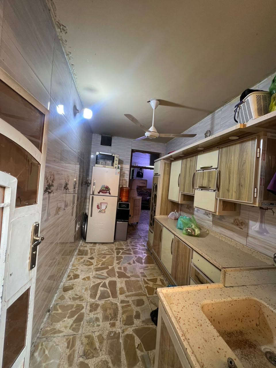 (بسم الله الرحمن الرحيم)

دار للبيع 

المساحة 145 متر 

الواجهة 6٫75 
النزال 22

محتويات البيت 

صالة 
نوم عدد5 
مطبخ حار بارد 
صحيات عدد 2 
كراج كبير وصحيات خارجية 
مساحة درج كبيرة وبيتونة 

📍الموقع الشعب مقابيل كلية الامام موسى الكاظم 

للاستفسار: ***********
***********
او زيارة مكتب المصطفى للعقار
