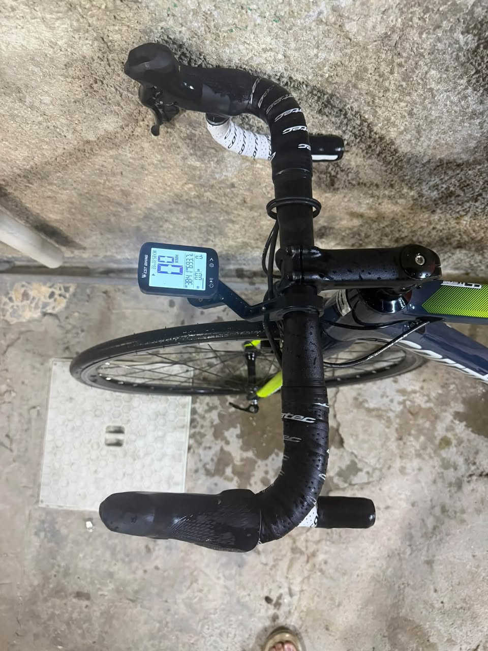 سلام عليكم
CORRATEC CCT TEAM 105 الماني كاربون

صنع الماني

ماركة عالمية

كاربون فايبر

سستم السرعات شيمانو shimano 105 r7000

التفاصيل 

SPEED: 22 speed

YEAR: 2022

HANDLEBAR: ZZYZX Alloy Handlebar

SADDLE: Selle San Marco Monza

REAR BRAKES: Shimano 105 R7000

REAR DERAILLEUR: Shimano 105 11s

RIMS: ZZYZX 700C Disc I 28 mm

FRONT BRAKES: Shimano 105 BR-R7000

STEM: ZZYZX SL Alloy Stem

SHIFTERS: Shimano 105

FRAME: Corratec CCT Team Disc Carbon

FRONT DERAILLEUR: Shimano 105

CRANKSET: Shimano FC-RS 510 50/34T

TYRES: Continental Grand Prix 28″ | 25mm, clincher

FORK: Corratec Pro Control Disc Fork carbon EPS

CASSETTE: Shimano 105 11-32T

SEAT POST: ZZYZX SL Alloy

GROUPSET: Shimano 105

سعر خاص (واتساب ***********) بغداد زعفرانية
