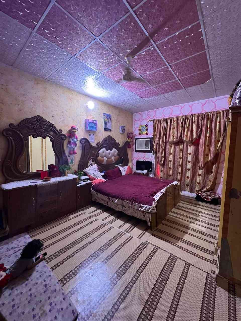 بيت طابو للبيع مساحة البناء ١٥٠ صافي بس البيت ويه الخدمات يطلع فوك ال ٢٠٠ السعر ٨٥ وبي مجال قليل ***********للاتصال 

ديوان٨*٥
غرفه ٦*٥
غرفه٦*٥
صاله٧*٥
مطبخ٤*٤
صحيات داخليه
صحيات خارجيه
الحوش ١٢ متر 
الكراج ايضاً ١٢ متر 
بناء حديث 
كلشي موضح بالفيديو العنوان شارع السوداني
