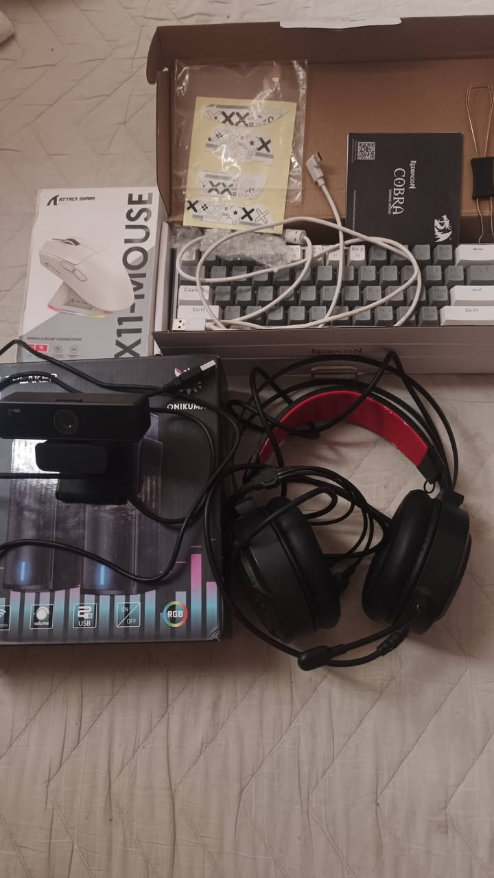 سبيكرات + كام +كيبورد + ماوس+ اضاء+ سماعات وكلهن ماركات نضيفات وستخدام قليل تريد شلعه تريد قطع مكاني حي النصر توصيل ماعندي *********** راسني واتساب واني خادم
