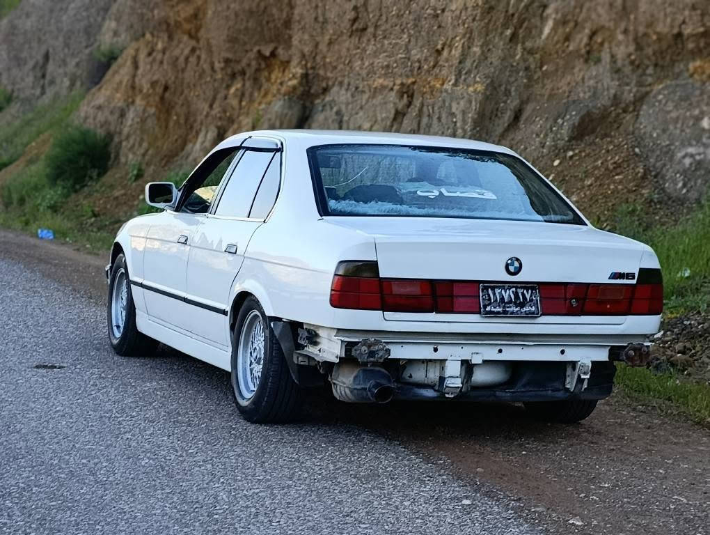 سڵاوی خوا لە هەموو لایەک
BMW بۆ فرۆشتن 
مۆدیل 1993
520i گێڕ عادی 
ئاڕمی پلاستیکی هەولێرە سەیارەکە بێبۆیاخە بەشەرتی غەرامەو هەموو شتێ گێڕ و مەکینە بەشەرت نە سەرف نە بوغار 
تایەو ویلی تازەی لەسەرە
 مەکینەی لۆکە  بەدوای عەیبا مەگەڕێ هیچ مەسرفی نیە 
بۆ نرخ پەیوەندی بکە یان نامه بنێرە
*********** لەکەلارم
#Admin كالار, السليمانية
