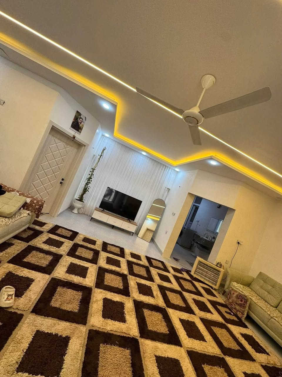 سلام عليك بيت للبيع مساحه 250
قاطين فول فول شنو جوه اكو فوك 
خانقين بانميل بل بدايه🏨
غرفه نوم3 🏨
وصاله🏨
واستقبل 🏨
ومطبخ  حار وبارد🏨
وصحيات🏨
🏨🏨🏨🏨🏨🏨بيت كله مغربي معدا الطابق الفوك سقف ثانوي 
بناء حديث 2025

بيع سريع 
سعر الكلي 85 بي مجال
للستفسار اتصل ***********☎️📞
