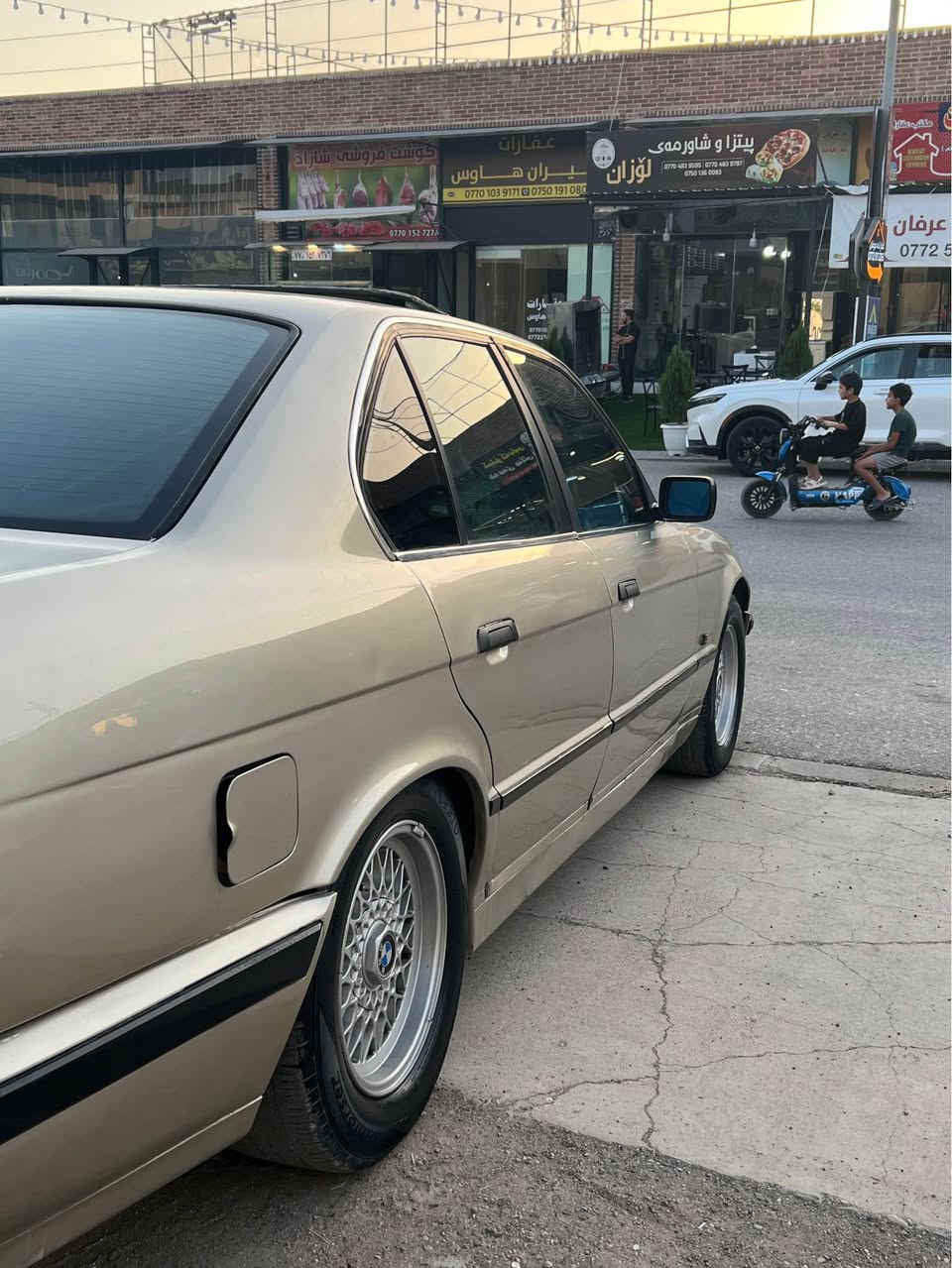 Bmw1990 فوول
520i گێڕ عادی
 ٤جام کارەبا
 سلاید
 کوشن جلد
 ناو فۆرمیکا
 کوشن m 
 سوکان m 
دەعامیm 
سەنەوی بەناوی خۆمەوە بەیانی مۆرت بۆ ئەکەم
 سعری ٥٣$ مەعامەلەی برایانەش
 ***********
 لە سلێمانیم السليمانية, العراق
