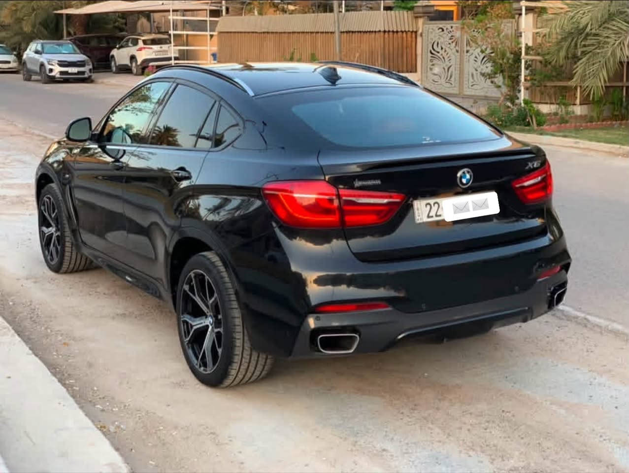 BMW. V8 M50  
2015 

وكاله العروش. مكفولة. من كلشي.  
ماشية 100 الف. 
رقم ارييل تحويل. ثاني يوم 
السيارة كلها كت ام.  
داخل. لونيين. 
السيارة. جديدة. كلش. 
بردات.   
بيبان شفط. 
فتحه. 
دخول. ذكي. 
3. شاشات. 
كشنات. تدفئة تبريد. 
داته شو. 
السيارة. هواية مواصفات بيها.   
بغداد اليرموك ***********
