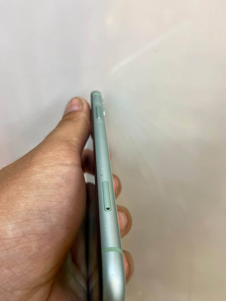 السلام عليكم
📲 ١١عادي للبيع ذاكره ٦٤ بطاريه٨٢ الجهاز وتر نضيف كلش كله شغال كامرات سماعات 🔊 فيس إيدي الجهاز بلادي 
السعر ٢٤٠ بغداد الاعظميه ***********
