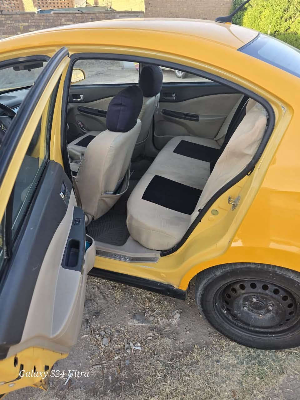 شيري E5
🚗 السيارة كلين بدون أي ضربة، صبغ عام جمالية.

* السنوية باسمي.
* شرط التحويل.
* بيها بطاقة بنزين.
* الطقم الأمامي وخلفي جديد.
* التايرات جديدة.
*كير بشرط
* المحرك بشرط.
* التبريد يحتاج كومبريسر. 
* شرط بدون غرامات
* السعر: 43 ورقة وبيه مجال.
*رقم ***********
📍 الموقع: كركوك.
