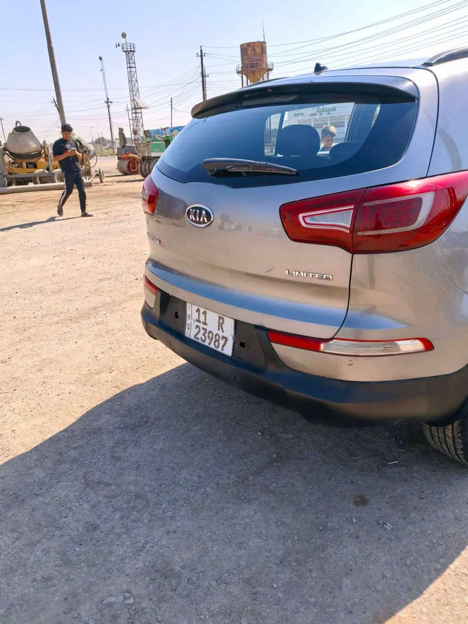 كيا سبورتج  لمتد فول للاخير،  موديل ٢٠١١سعره ١١٥.  باسم ابن عمي رقم بغداد جديد  صبغ قطعتين،بدون دواخل  ماشيه فوك ١٠٠ الف بغداد. تقاطغ نهروان  ***********@
