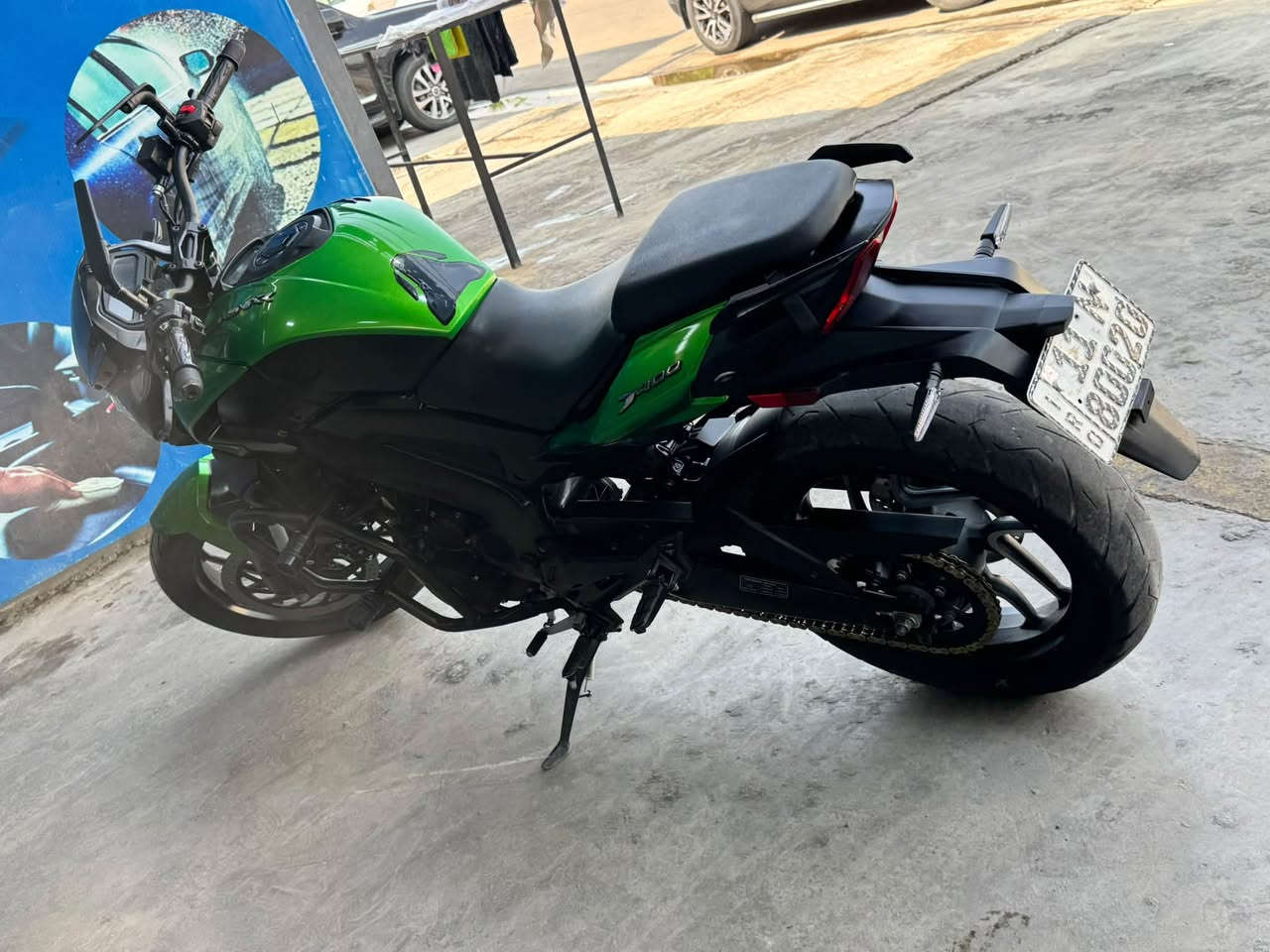 السلام عليكم اخوان 🤍
دراجة دومنر 
400cc
دراجه نضيفه مرقمه بغداد
2021
السعر35 وبيها مجال بسيط 
مكاني بغداد حي الخضراء 
رقمي ***********
واتساب للتواصل
