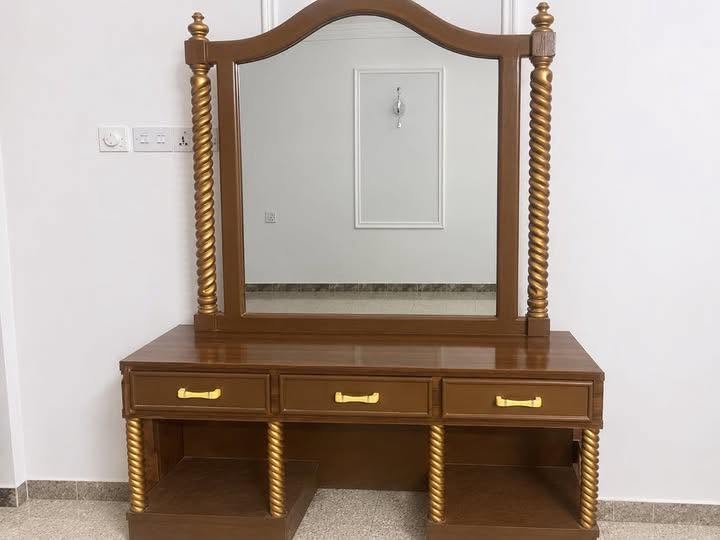 اخشاب عراقية • كنتور ٥ ابواب • ميز تواليت