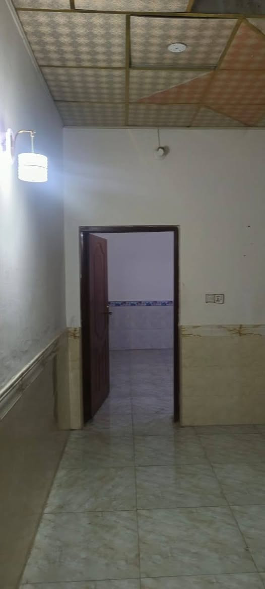 ‏بيت للبيع مساحته ١٠٠ طابق ونص غرفتين وصالتين واستقبال ومطبخ و ثلاث صحيات حي الوفاء مقابل الهندية منطقه الأربعين شارع عشره سعره ١٣٥ وبين مجال وحاليا ماجر ٣٥٠ 
‏للاستفسار مكتب بركات ام البنين ***********
‏

