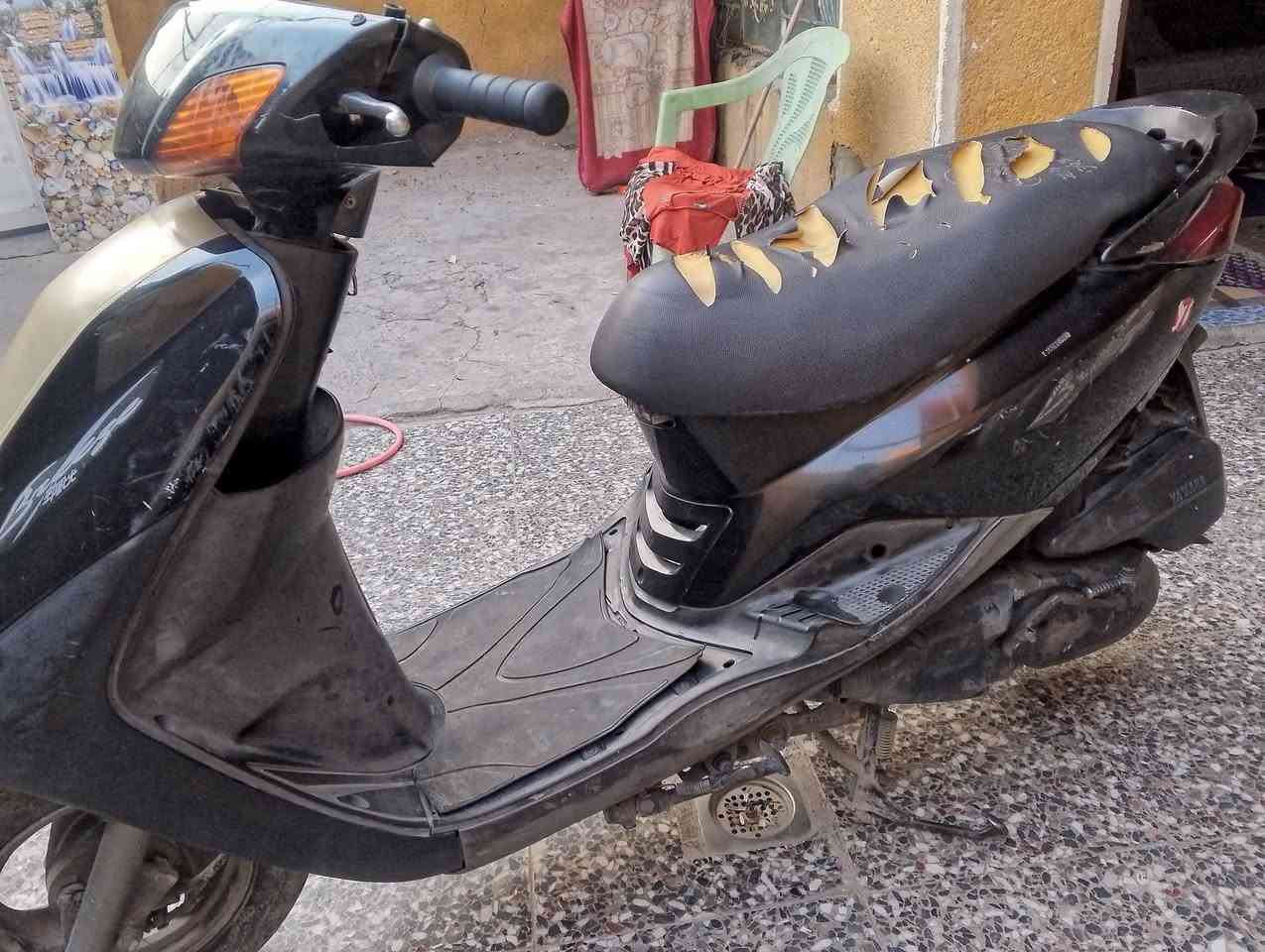 السلام عليكم
بريز كابريتر للبيع 
مكفوله كفاله عامه شغاله سلف هندر مكينه ناعمه 
وكلشي شغال بيه نقصهة بس باتري والبكلايت الوره مكسور موضح بلصوره بس الباقي كله شغال 
السعر 550 وبيهة مجال 
..  *********** واتساب فقط
وموجود خاص
