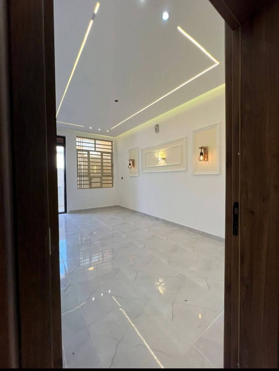 للبيع – بيت جديد (زيرو) في الدورة / البعيثة – مجمع العيثاوي
🔹 المساحة: 100 متر
🔹 البناء: طابق ونصف
🔹 زيرو وغير مسكون
🔹 جاهز للسكن ومجهز بالكامل (فول إلى الآخر)

📑 المستمسكات:

- طابو زراعي
- سند 25
- تنازل شركة
- قرار محكمة

📍 الموقع: الدورة – البعيثة – مجمع العيثاوي
✅ منطقة سكنية متكاملة الخدمات (ماء، كهرباء، شوارع مبلطة، وغيرها).

📞 للاستفسار:
***********
***********

