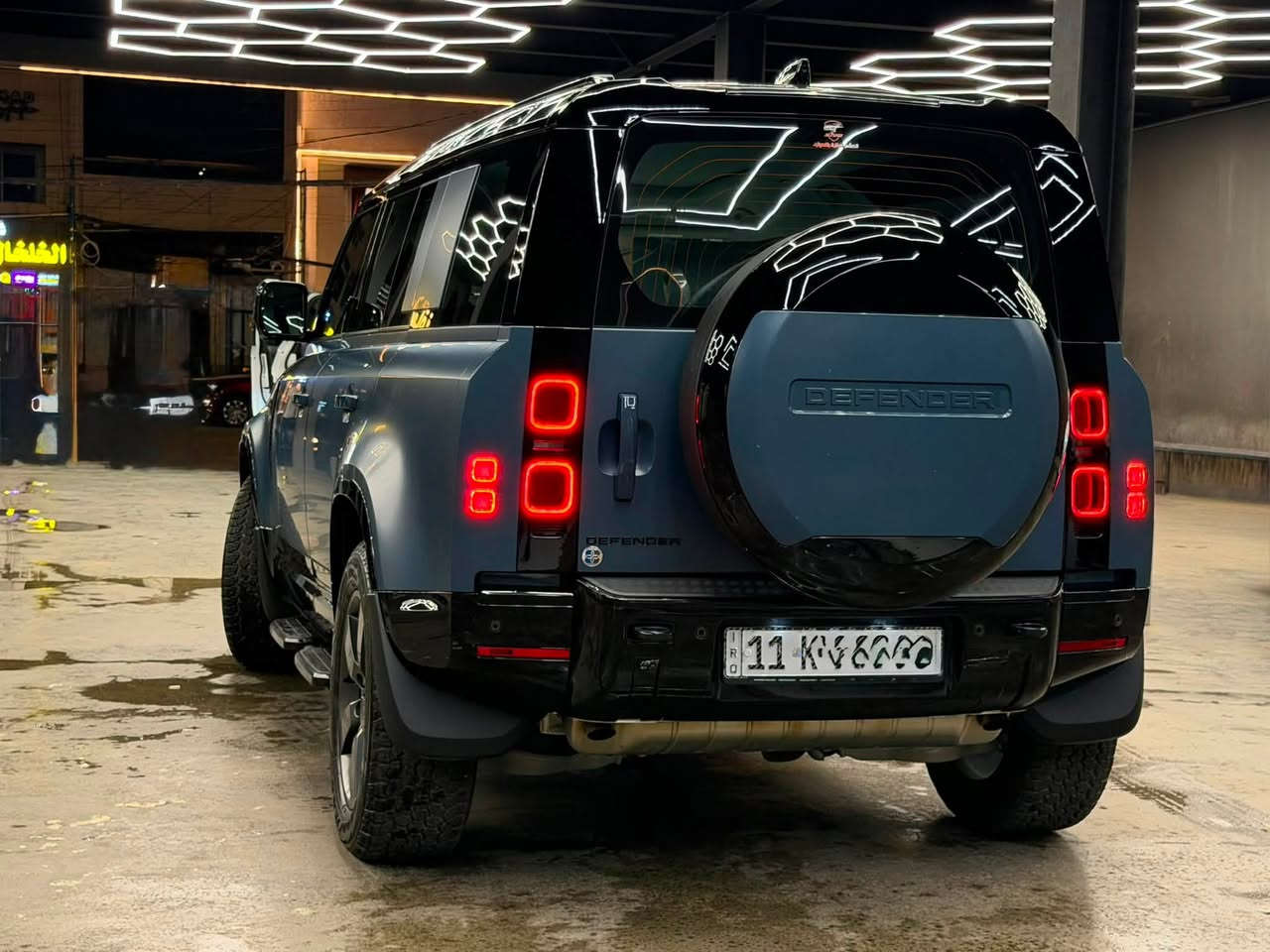 🔥 Land Rover Defender 110 P400 X-Dynamic HSE | 2025 🔥
مغلفه ppf طافي

🇬🇧 وكالة سردار خليجي | لون أزرق ميتاليك

عداد المسافة 14،000 كيلو متر

* 🚀 محرك 3.0L 6 سلندر P400 MHEV — 400 حصان

* ⚙️ قير أوتوماتيك 8 سرعات + دفع رباعي AWD

* 🛞 تعليق هوائي + Terrain Response

* 💎 مقاعد Windsor Leather كهربائية + ذاكرة + تدفئة وتبريد

* 🌟 Matrix LED

* 🌌 سقف بانورامي

* 📺 شاشة Pivi Pro 11.4”

* 🔊 نظام صوت Meridian

* 📷 كاميرا + حساسات

* 🛡️ أنظمة Blind Spot + Adaptive Cruise + Lane Keep Assist

* 🔑 دخول وتشغيل بدون مفتاح

* 🛞 جنوط 20”

Defender 110 P400 X-Dynamic HSE — فخامة، قوة وهيبة. 🔥للاستفسار ***********
