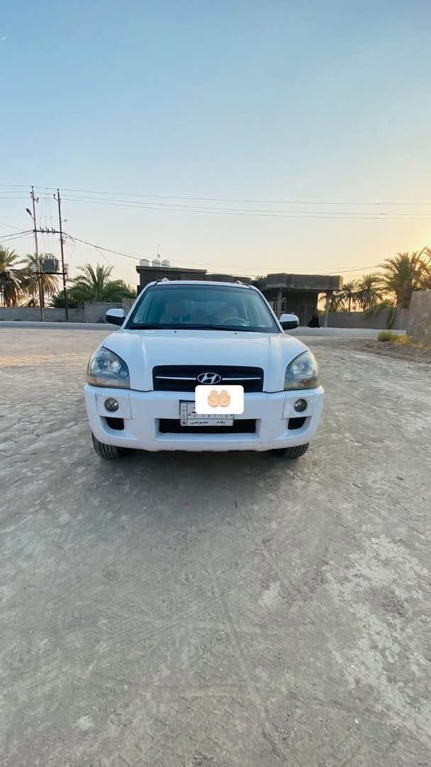 توسان 2009 وارد خليجي
محرك 2000 
مكفولة من الضربة والصبغ عدا مكانين مأشرهم باللون الاخضر بالصور بيهن صبغ فقط .
كهربائيات گير محرك مكفولات شرط شغل وروح وين ميعجبك
السيارة نقصها تبريد فقط وگف عندي قبل ايام وماعرف مشكلته شنو لان رايد ابيع 
والسنوية صاقطه من شهر الخامس
وذني اثنينهن ينزلن من السعر بعد المعامله 
عجبتك راسلني واتساب شغال ماعجبتك اترك اثر طيب
سعرها 105 وبيها مجال 
مكاني السماوة مركز 
واتساب فقط *********** السلمان, المثنى
