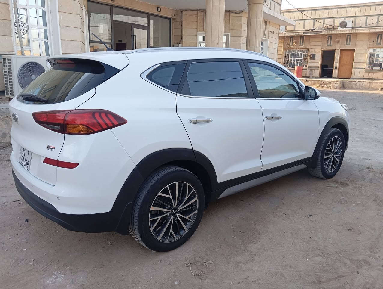توسان موديل 20 جيكي شركه الكاصد  كفاله عامه رقم بغداد فول مواصفات من عده بنرامه سياره على وضع الشركه شرط سونار 185رقم موبايل ***********بي واتساب مكانه الديوانية 
محرك 2000كفاله عامه 
ماشيه 100
دواخل صاج 
حساس امامي وخلفي 
كشنات كهربايه 
رادار +كامره اماميه 
بصمه +بصمة ابواب 
مري شفط 
إشارة ترحيب 
كشن لونين بقلاوي
وبعد هواي بيه مواصفات
