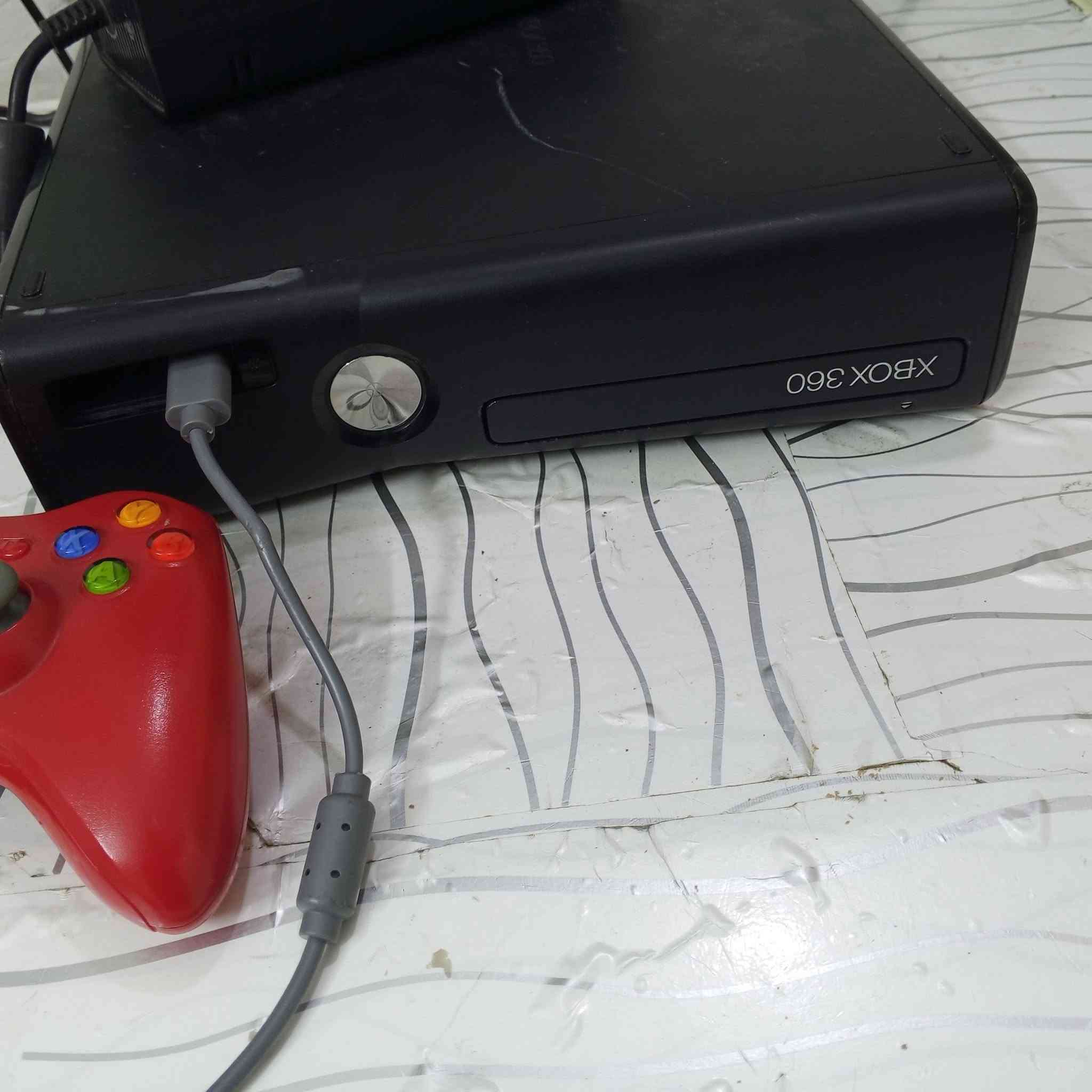 اكس بوكس 360 مهكر حيل نظيف يحتوي 240 لعبة و2 جوستك وإضافة إلى الكارتونه موجودة غراض كامله شرط ع الفحص السعر ((130)) وبي مجال بسيط للتواصل 
*********** 
عنواني بغداد للتفاصيل أكثر تواصل وياي خاص وتدلل
