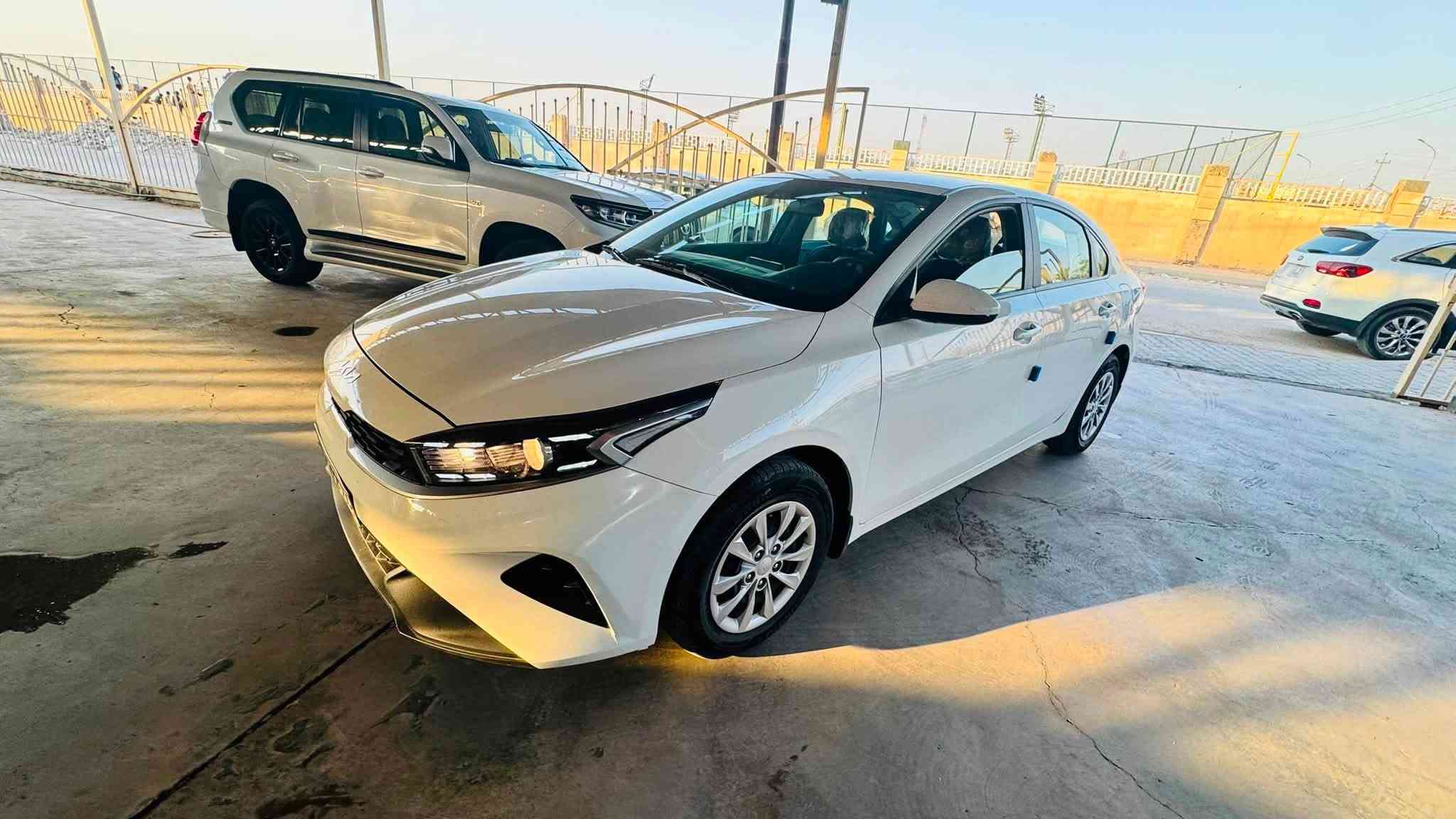 سلام عليكم للبيع سيراتو موديل ٢٤ ماشيه ٤٠ألف
السياره جديده 
المكان واسط الزبيدية 
***********

