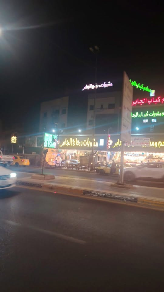السلام عليكم
شقه شبابيه للبيع الموقع الغدير كهرباء خصخصة 

الايجار جدا مناسب 300 الف فقط طابق 3

غير متواجد ع الفيس 

***********
