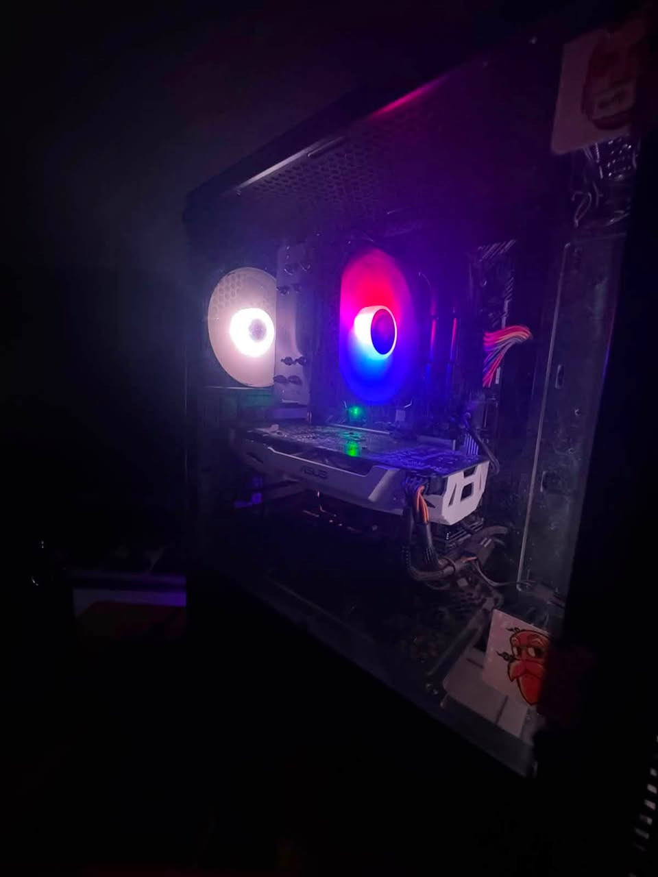 مكلف بالنشر 🔴🔴🔴🔴🔴
المعالج i5 جيل عاشر
كرت الشاشه GeForce gtx 1070 8gb
رامات 16 
ذاكره 512 ssd
لبور 500w
ولمذر بورد من asus 
+ يو بي اس ماكزما 250w
***********
قيم بما يرضي الله واذا سعرك مناسب ابيع
