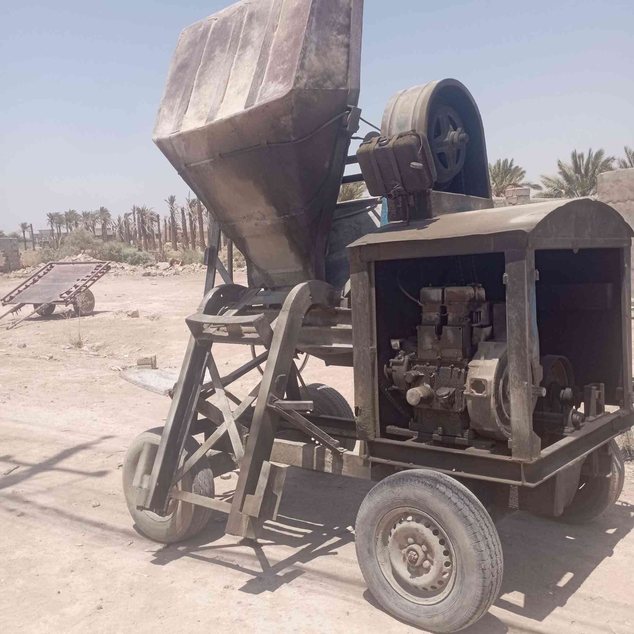 السلام عليكم خباطه ستبكو جاهزه للعمل مع محرك عدد 2 لستر وهندي مع ساقوله هليكوبتر السعر مليونين وبيهن مجال ***********
