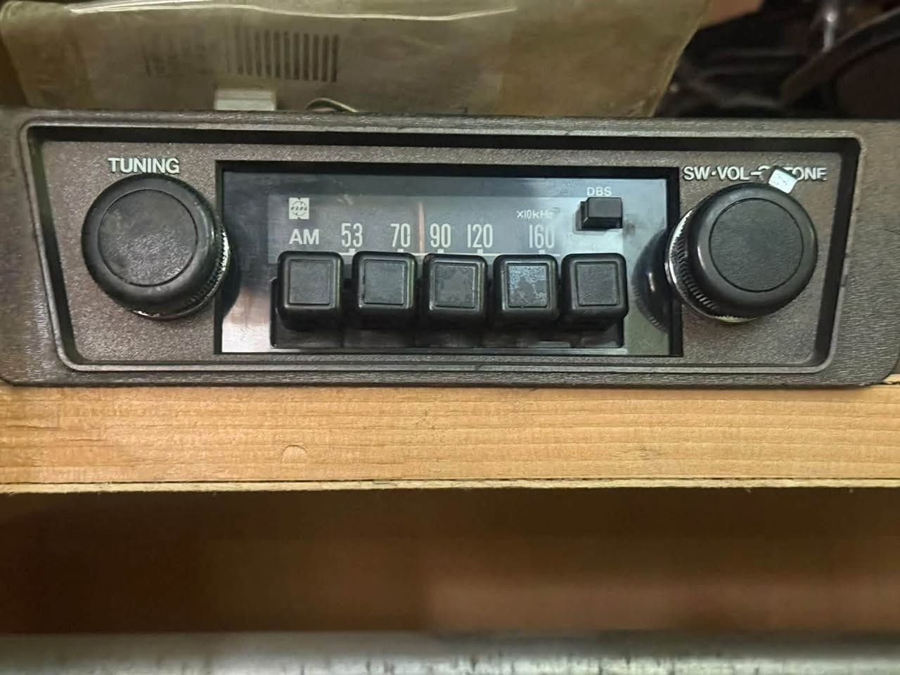 سلام عليكم متواجد راديو كرونا 1981 / 1980 بحاله جيده شرط للتواصل وتساب ***********
