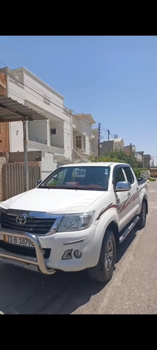 سلام علیک
مەرزیە مۆدیل 2014شەریکە جیهان 
سیارەکە 190هەزار عەقیقی رۆشتووە
سبوغی نیە بس دوو جی ساردی بجوکی هەێە باقی هەموو شتیکی بەشەرت سنەوی هەموو شتی نوێ گیر و مەکینەی بەشەرت نەکریتەوە سیاری مالی خۆمە هی ماعرض نیە سعری215وەرەقەو مەجالیکی کەم ***********
