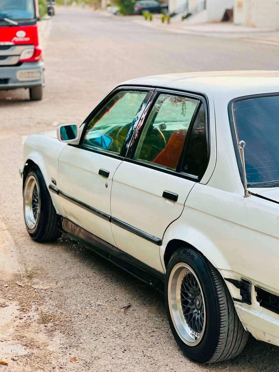 سەرەتا بەناوی خوا bmw مۆدێل 1991 ئاڕمی پلاستیکی سلێمانی گێڕو مەکینە بەشەرت  مەکینەی 525 عادی بێزارە لە قوەتی خۆی  تەقەو ڕەقەی بەشەرت سەیارەکەی زۆر پاکو جایزە هەموو گیانی ئیش ئەکات  نوک بۆنوک بەشەرت  
سعری22 گڵا مەعامەلەیەکی کەم 
مشتەریت نامە بنێرە 
ژم.***********
ژم.***********
