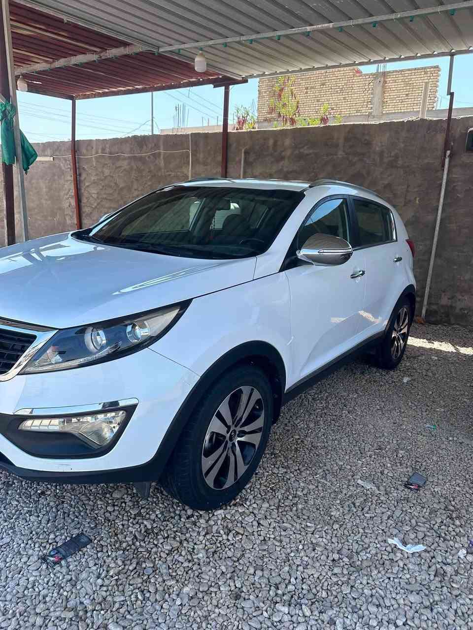 السلام عليكم
سبورتج 2014 خليجي مكينه 2000 السياره كفاله عامه بيها بس طخه بسيطه  يم قبق البانزين مبينه بلصور وما مصلحه عايفها سياره احلى من الصور سيارها مكانها بابل 
سعرها 138$ وبيها مجال 
***********
