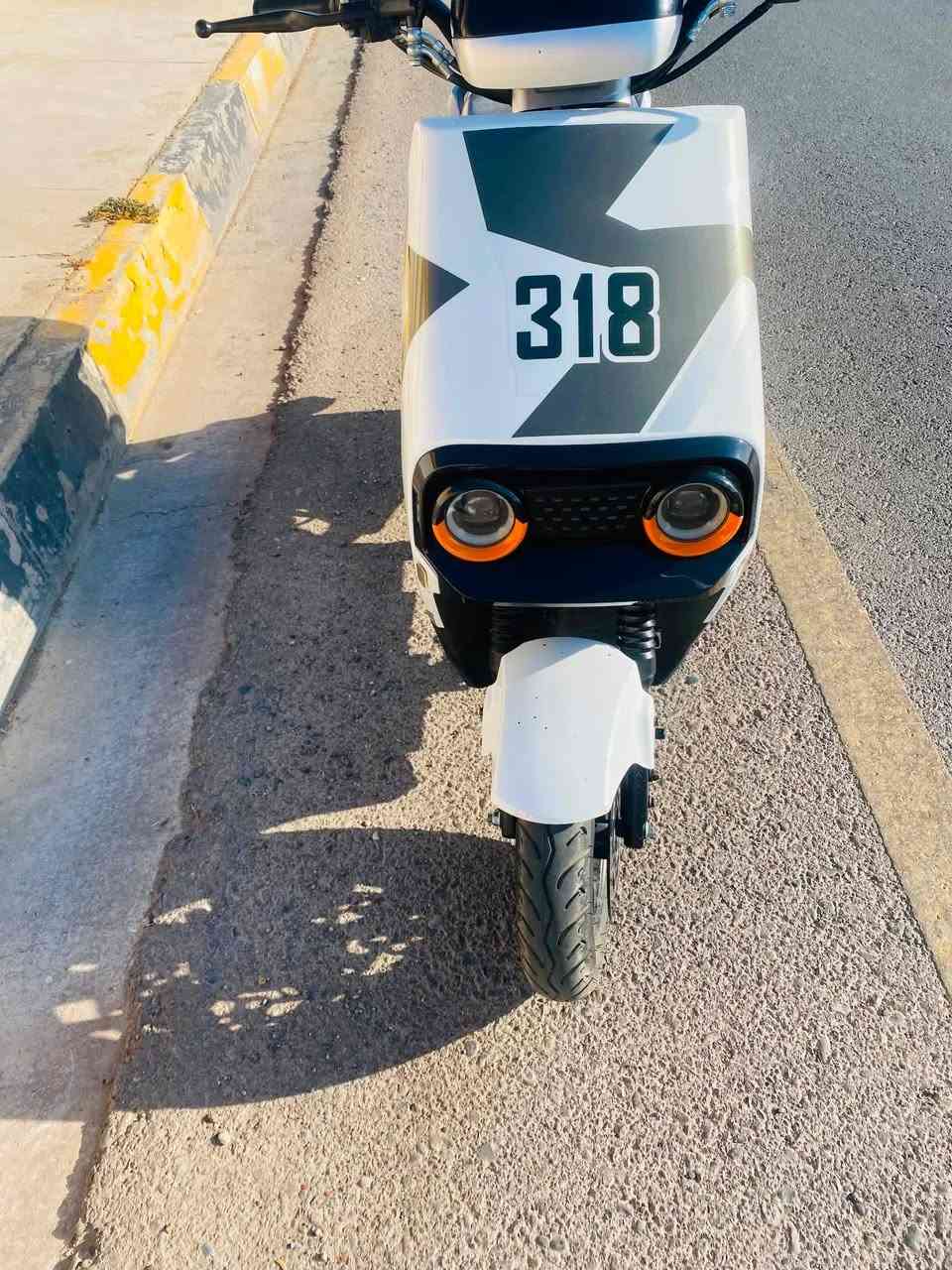 السلام عليكم ماطور شحن للبيع 318 بطريات تقره 10 ونص جديد بل حقيقه بعد احلا من الصور ملف وعقل شرط تيات جدد السعر 650 وبي مجال ***********
