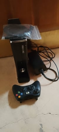 اكس بوكس360 مع كامل ملحقاته جوستك محوله هارد وايرHD بسعر85 وبي مجال لل...
