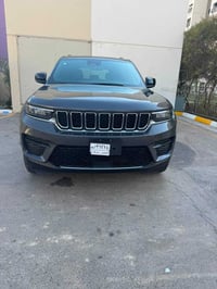 جيب لاريد 2025  بدون رقم  حره بسمي  ماشيه 18الف 5راكب  6سلندر بانزين ض...