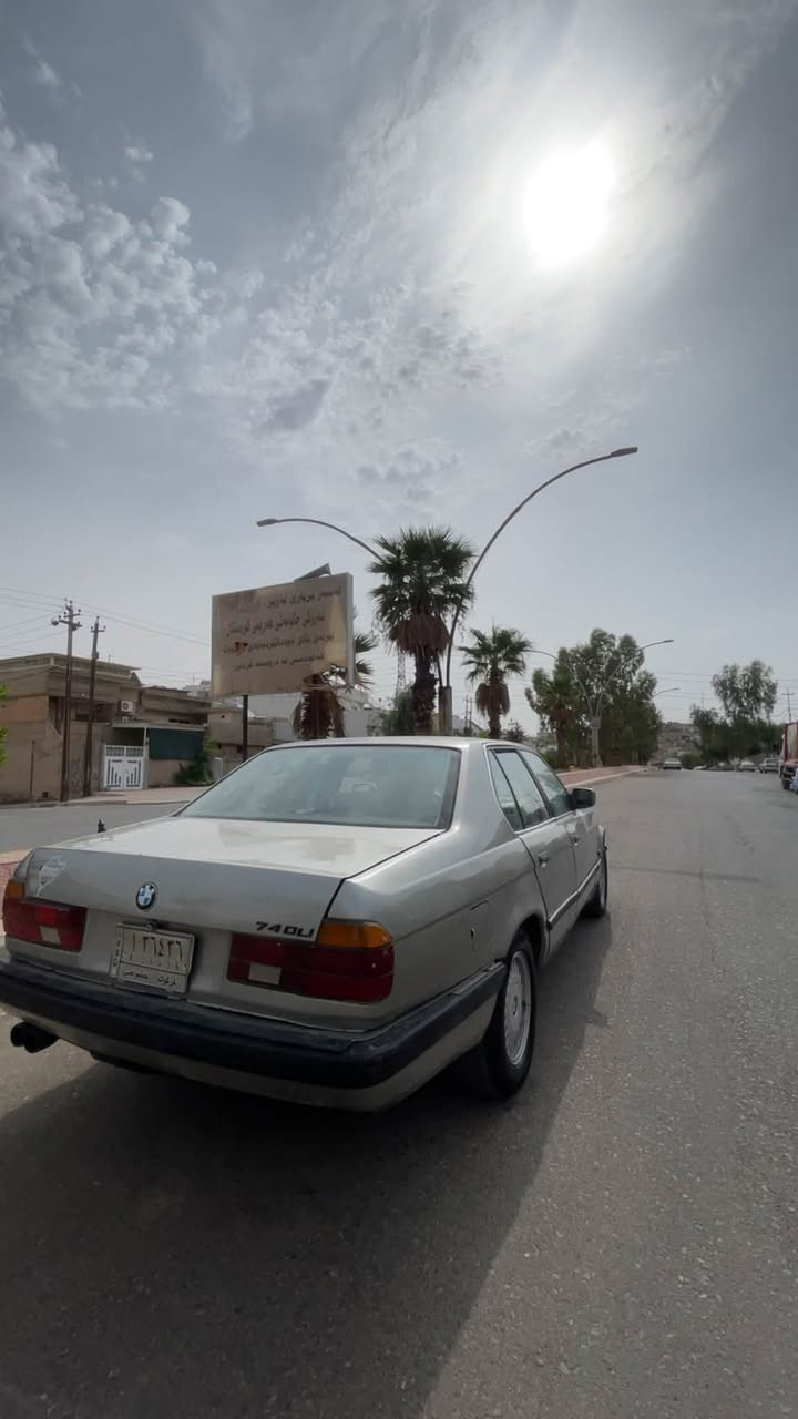 بي إم 735 • جير اوتو • داخل جلد