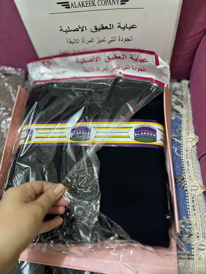 السلام عليكم بنات اشتريت هاي العبايه من شركة العقيق قماشها كلش راقي وسوادها فاحم واليعرف بالعبايات الراقيه يعرف اسعارهن اخذتها ب٩٠ واجتني عبايه هديه واريد ابيع هاي واريدها ب٧٥ وياها الخيط مالتها والركبه وشال والتعرف بالعبايات الراقيه تعرف اسعارهن شلونها ***********
