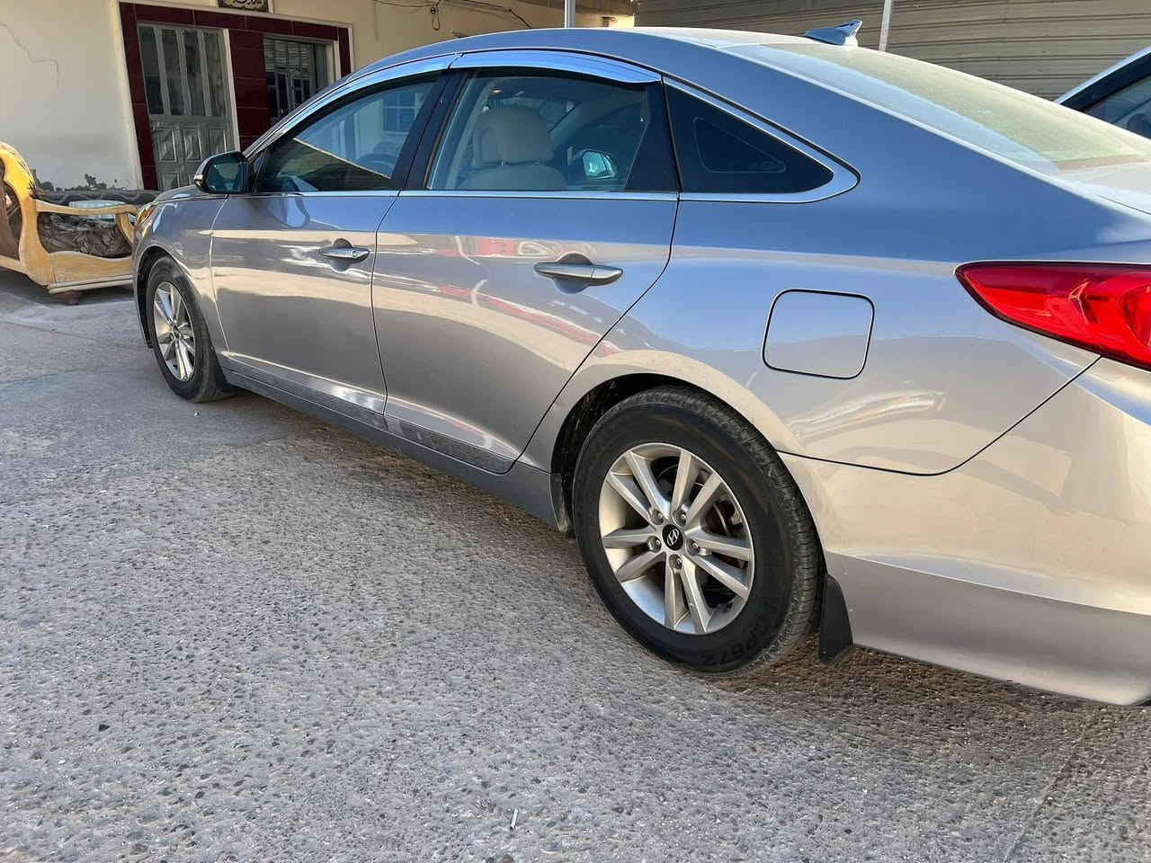 سوناتا
موديل 2016
وارد امريكي 
صبغ باب وجاملغ 
رقم اربيل تحويل مباشر 
السعر 120$
للاتصال 
***********
مكان السياره حديثه
