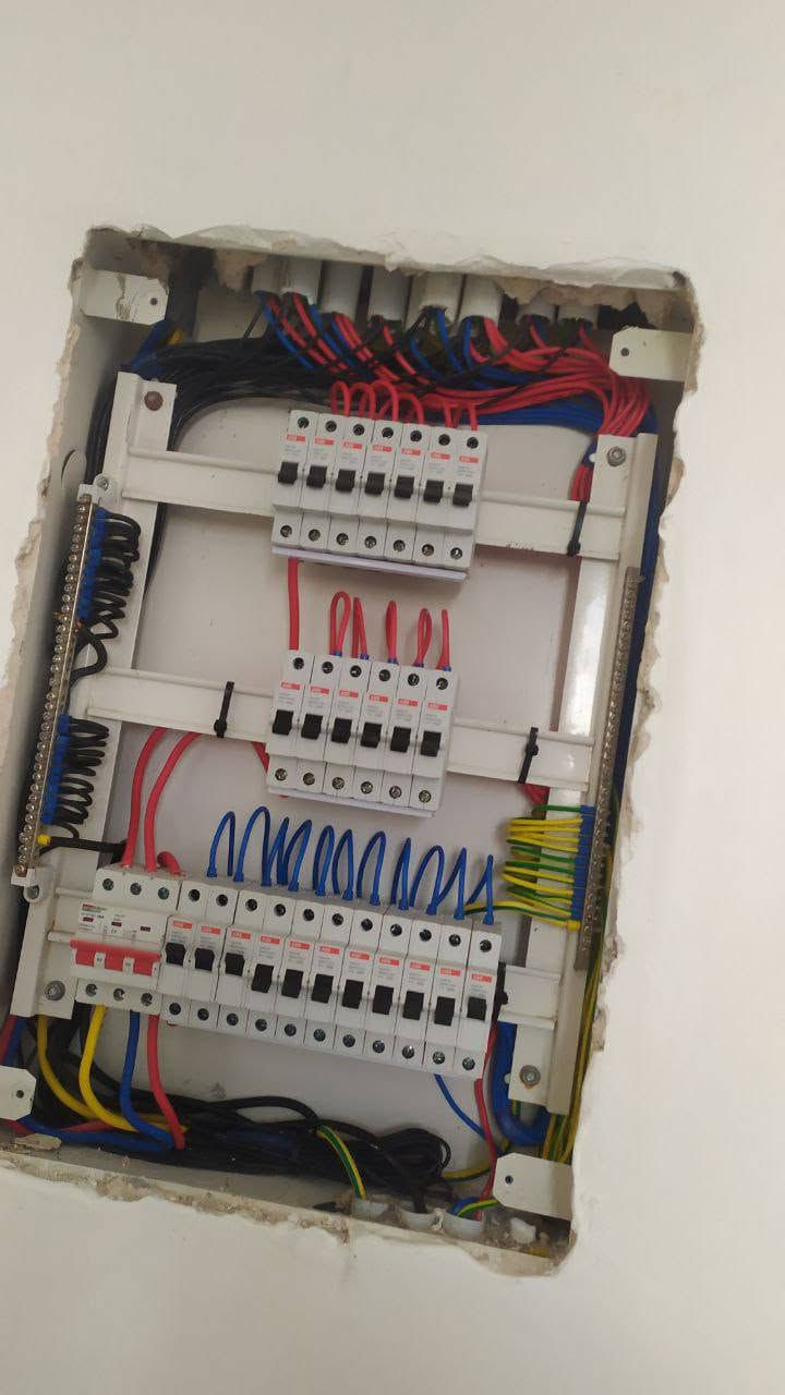 تأسيس كهرباء المنازل/ وسبالت .تصليح . تنضيف . نقل 
 (***********
_ توزيع نقاط الإنارة 
 _ توزيع المكيفات 
 _ توزيع نقاط الستلايت 
 _ توزيع نقاط السخانات 
 (***********)

نص مكتوب في الصور:
- SHOT ON POCO X3 NFC