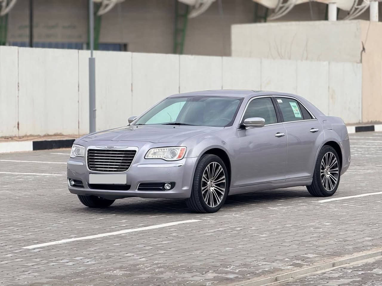 كرايزلر c300 (اوباما) للبيع كفاله عامه خليجي رقم بصره بأسمي مديل 13 ماشيه 250 KM ويل مكسيكي ١٨ هسه شديده غير الي بالصوره مواصفات كامله المعروفه ما عدا فتحه رقم هاتف *********** البصرة, العراق
