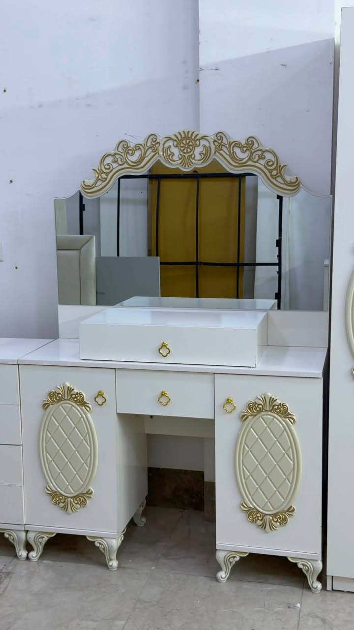 غرفه نوم ملكي 8 قطع نظافه ميه بل ميه السعر 750 الف مع شد والنقل وبيها مجال
***********
***********
