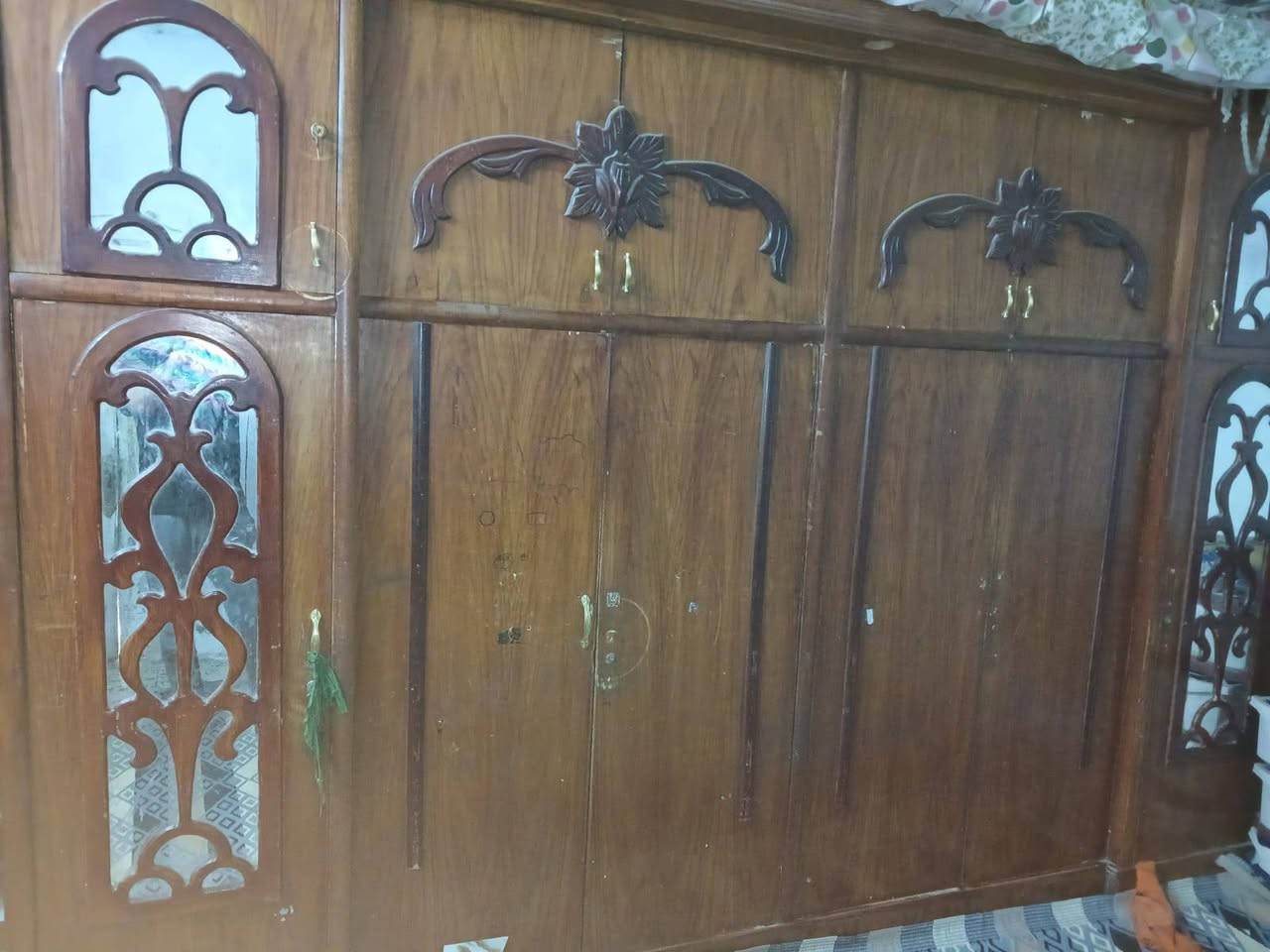 سلام عليكم كنتور عراقي للبيع 200 الف وبي مجال مكاني بغداد الشعلة اتصل على الرقم ***********
