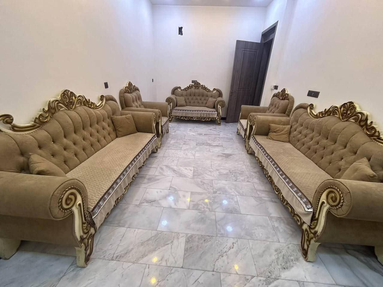 قنفات 10 مقاعد حطاطه ملكي وتر بروف خاليه من من الكسر و الخدش 90 بل 100 نظيفات نهايتهم 600
 للتواصل واتس ‪+964 780 025 3714‬
