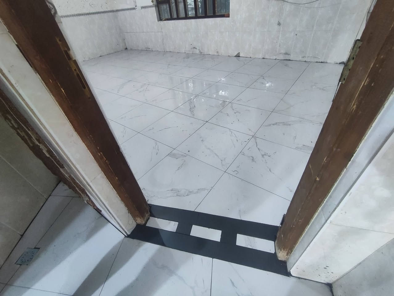خلفه سيراميك متفرغ للعمل
نعمل سيراميك مرمر كرانيت 
بايات درج حجر قرض بورسلين 
استفسار اكثر اتصل 
 ***********واتساب***********
‏‪مستعدون لكافه أعمال الترميم
