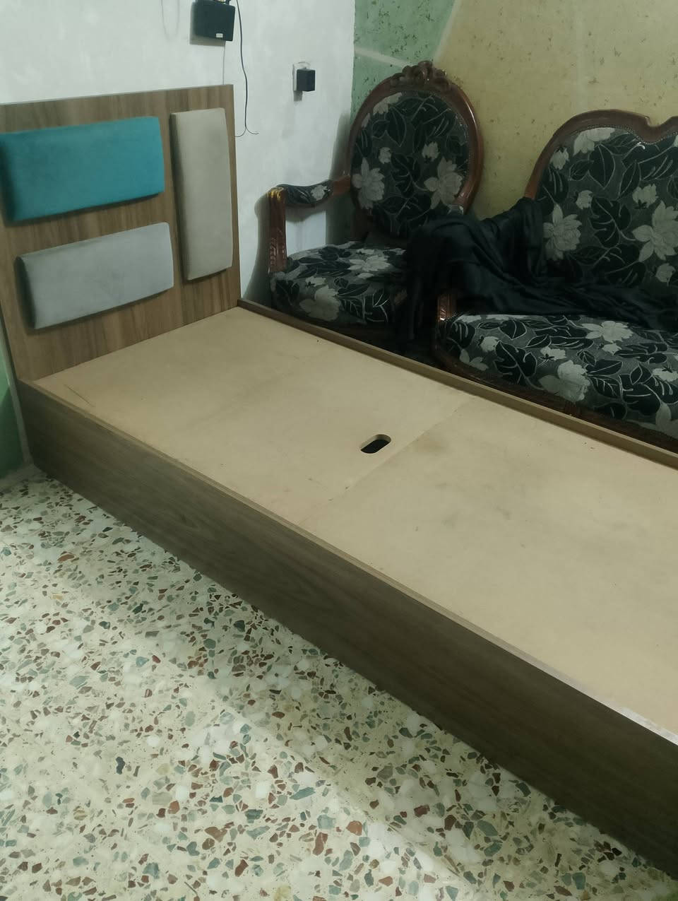 سلام عليكم جربايه ام النفر تركيه للبيع سعرها 50الف مكان بغداد الرقم ***********
