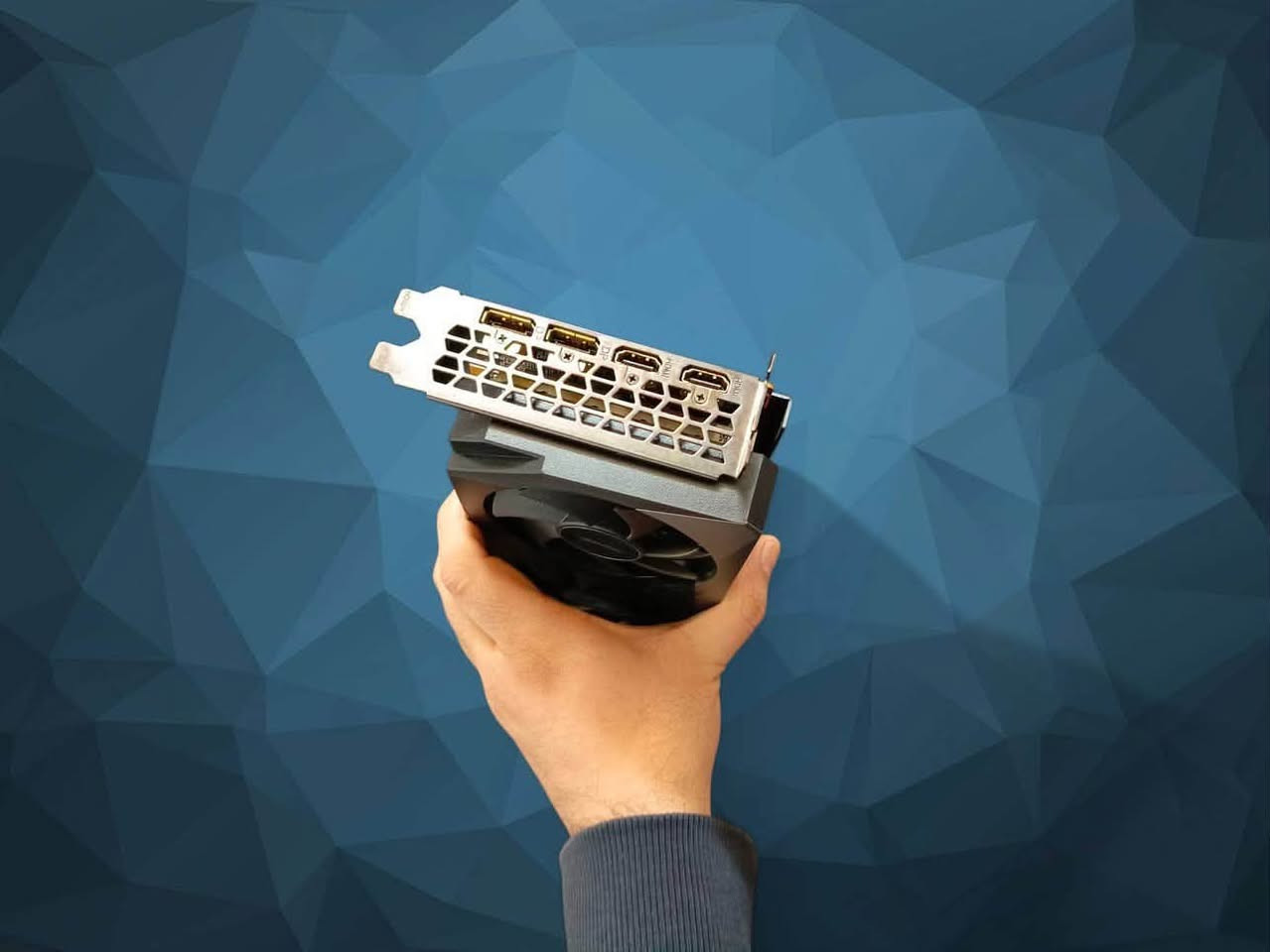 جيجابايت 6700XT • ١٢ جيجا • بالكرتون