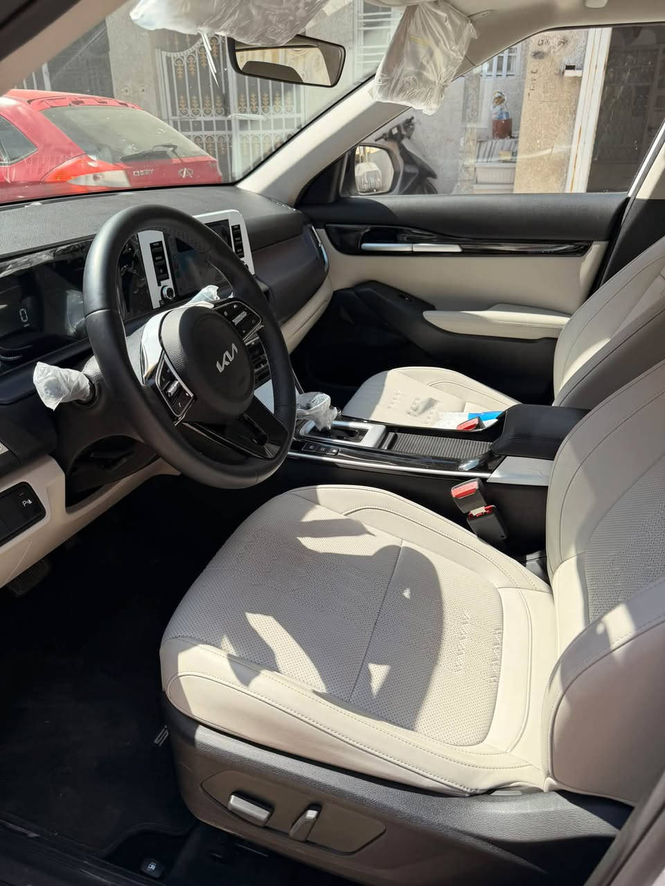 :
🚘 للبيع — كيا سيلتوس موديل 2025

✨ فول مواصفات

✨ بانوراما

✨ كوشنات تدفئة وتبريد

✨ ماشي 4,000 كم فقط

✨ بعدها على دهن الشركة

✨ السيارة نظيفة وجديدة جداً

✨ خليجية — رقم أربيل

السعر 190$وبية مجال بسيط مكاني الاعظمية 

رجاءً مجالة بسيط الي يريد يبخس بسرعة او معاجبة ليدخل 

⚠️ ملاحظة بكل شفافية:

السيارة بيها طخّة بالصندوق على البارد، بمسافة تقريباً شبر، والضرر موضح بالصور.

📞 للاستفسار والتواصل:

***********

السيارة مثل ما موضحة بالصور، والبيع للجادين فقط

نص مكتوب في الصور:
- KM