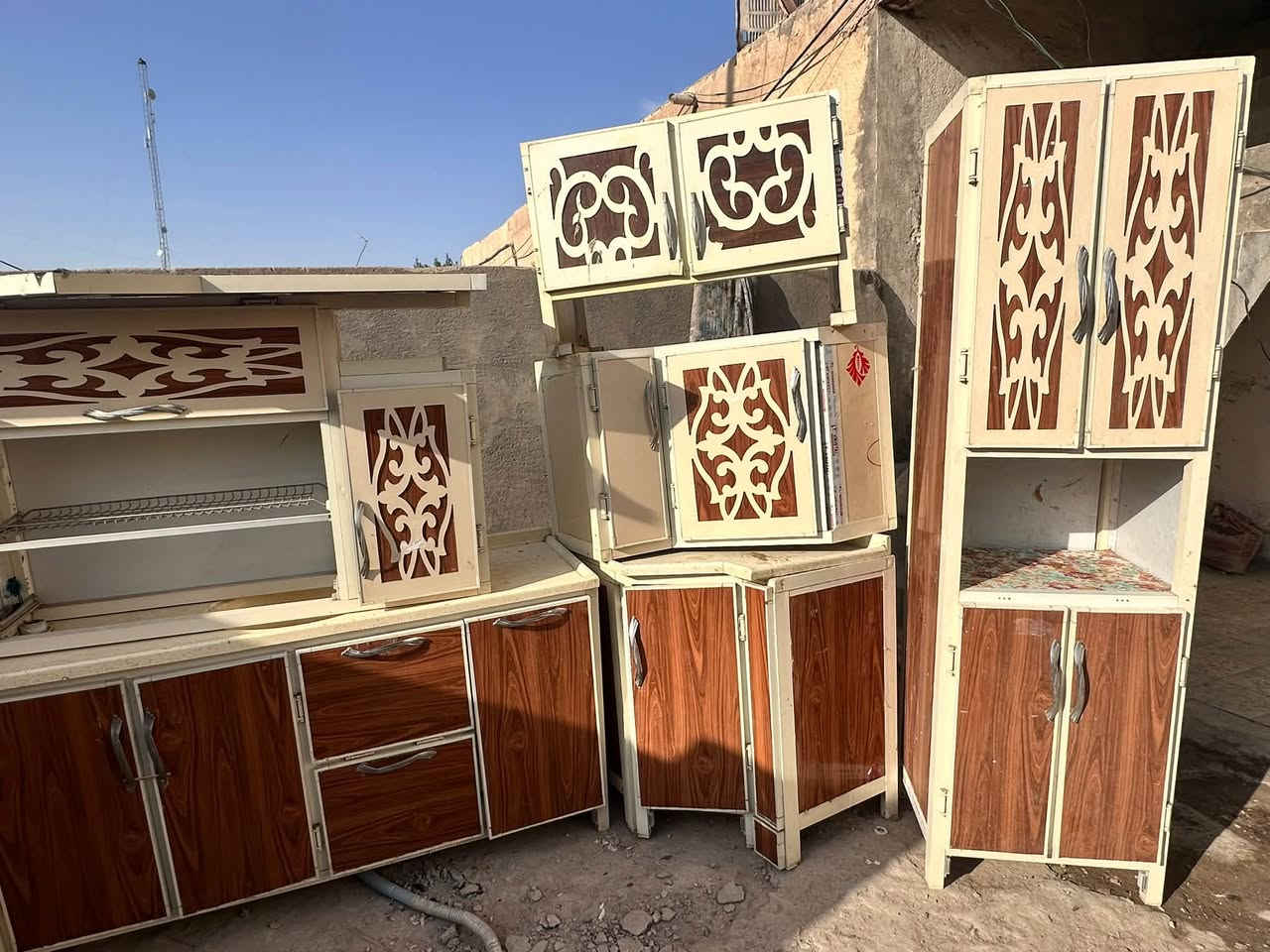 السلام عليكم كاونتر8قطع  للبيع الطول 4متر وزياده كله مرمر نضيف لاكسر بي ولا طاك سعره ٣٥٠وبي مجال قليل العنوان الناصريه الاسكان صناعي 
***********
